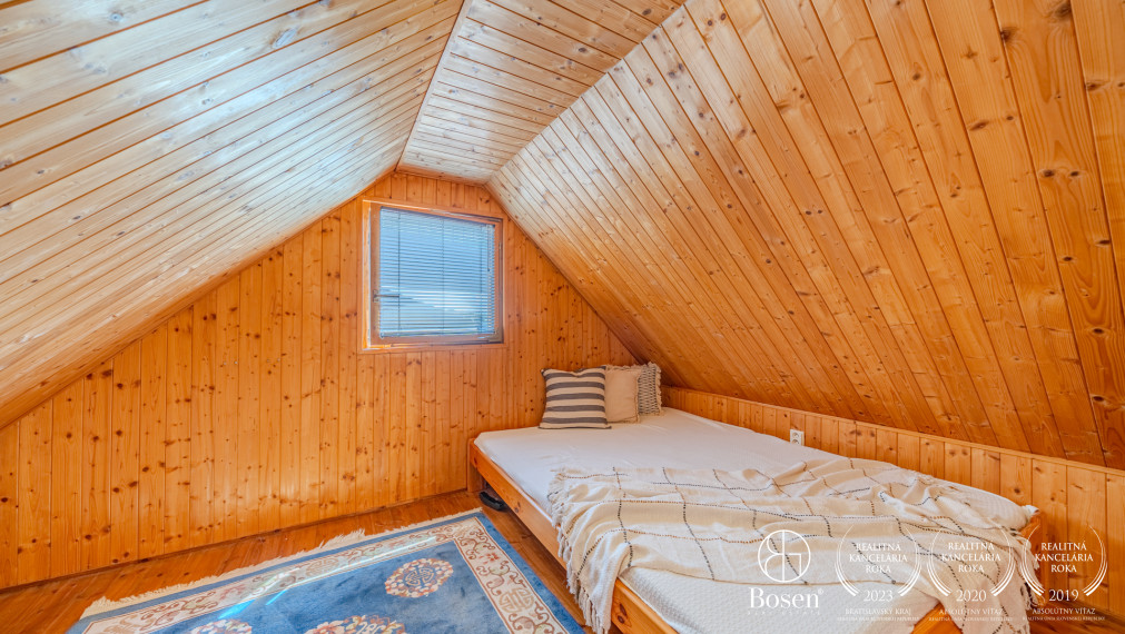 BOSEN | Predaj 3 izbového hausbótu s veľkou terasou, Jarovecké rameno