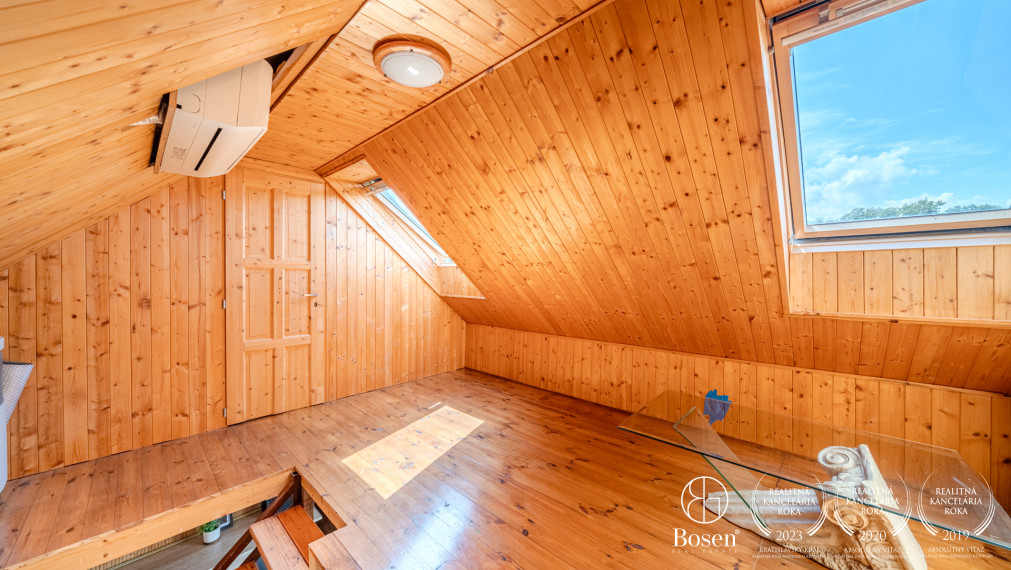 BOSEN | Predaj 3 izbového hausbótu s veľkou terasou, Jarovecké rameno