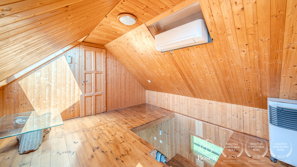 BOSEN | Predaj 3 izbového hausbótu s veľkou terasou, Jarovecké rameno