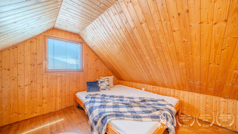 BOSEN | Predaj 3 izbového hausbótu s veľkou terasou, Jarovecké rameno