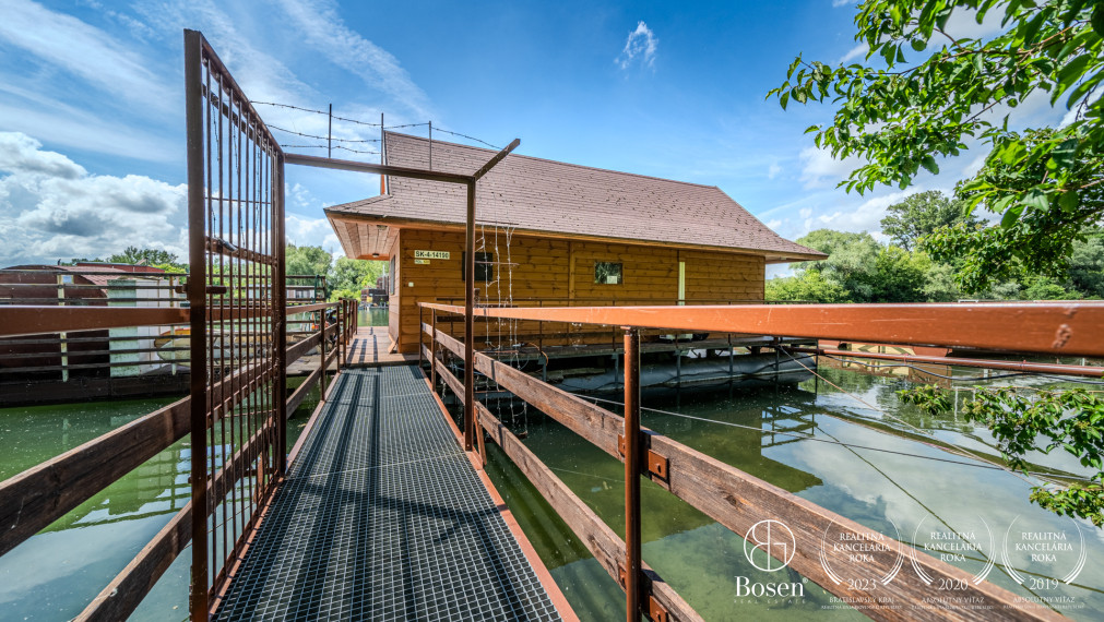 BOSEN | Predaj 3 izbového hausbótu s veľkou terasou, Jarovecké rameno