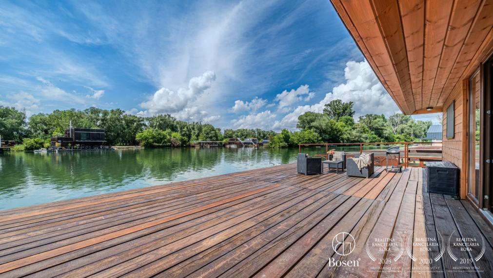 BOSEN | Predaj 3 izbového hausbótu s veľkou terasou, Jarovecké rameno