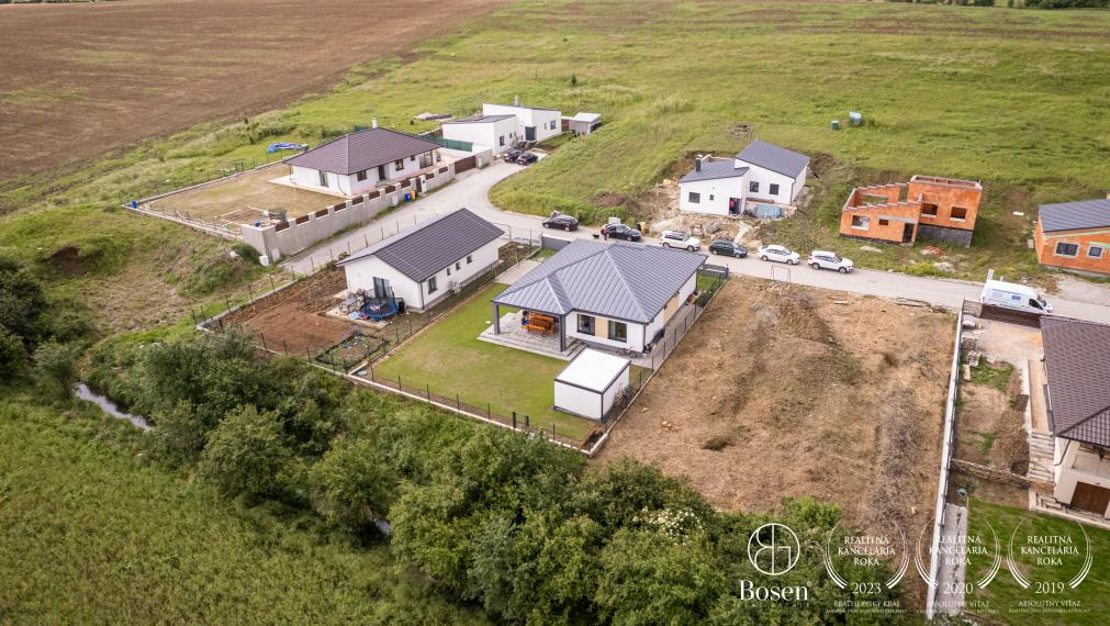 REZERVOVANÉ | BOSEN | 4 izbová novostavba rodinného domu - Trenčianske Mitice