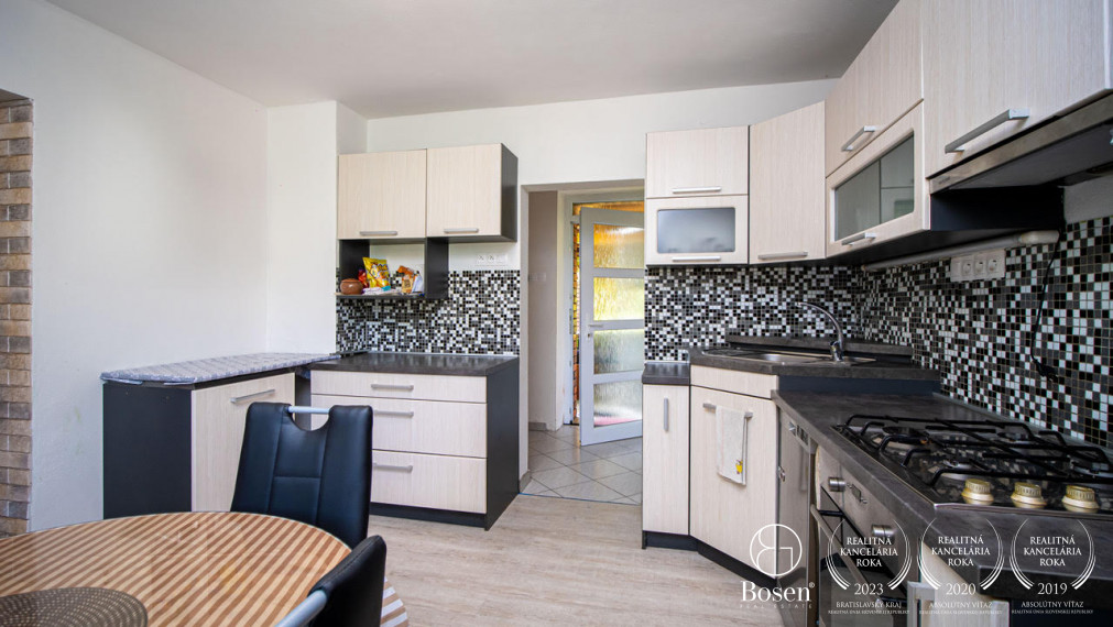 BOSEN | Na predaj rodinný dom  - Motešice