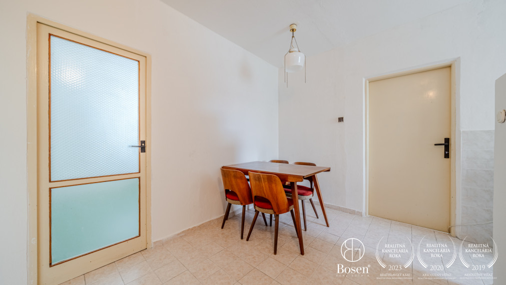 3,5 izbový byt s balkónom v tesnej blízkosti parku Ostredky