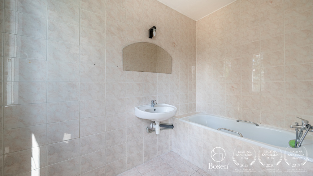 3,5 izbový byt s balkónom v tesnej blízkosti parku Ostredky