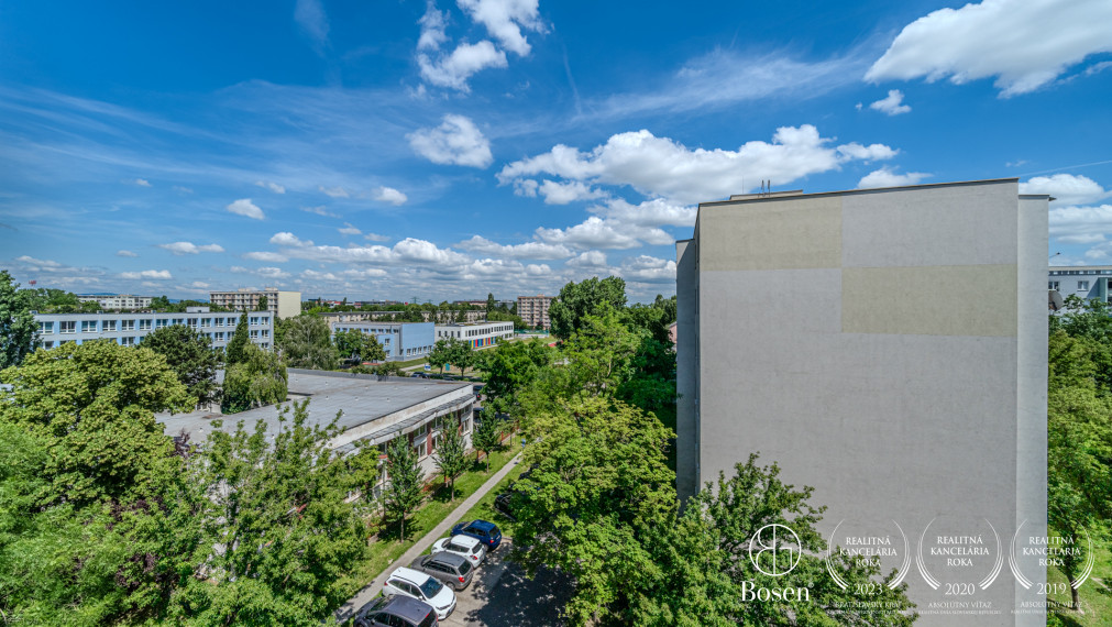 3,5 izbový byt s balkónom v tesnej blízkosti parku Ostredky
