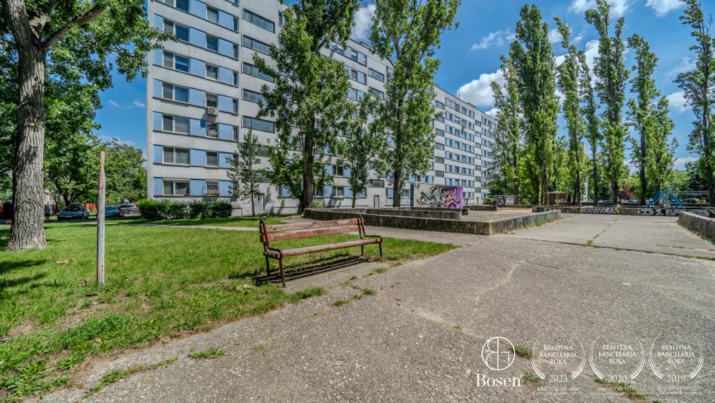 3,5 izbový byt s balkónom v tesnej blízkosti parku Ostredky
