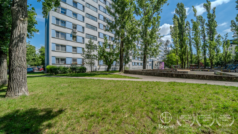 3,5 izbový byt s balkónom v tesnej blízkosti parku Ostredky