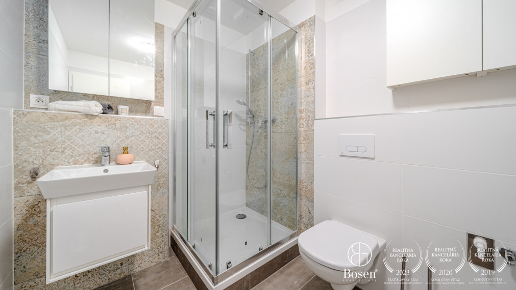 BOSEN | PREDANÝ _ Praktický 2 izbový byt v novostavbe s parkovacím státím, Staré mesto, Mickiewiczova, 40.46m2