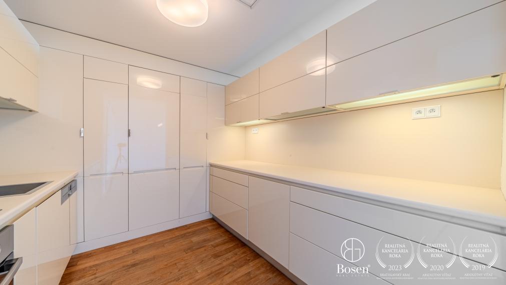 BOSEN | PREDANÉ | 4 izbový byt s výhľadom na Dunaj, 153m2, RIVER PARK