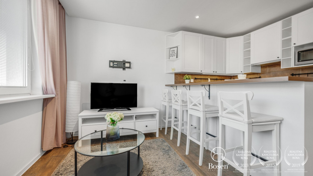 PREDANÉ - BOSEN | Zrekonštruovaný 4 izbový byt s loggiou, 85 m2, Petržalka