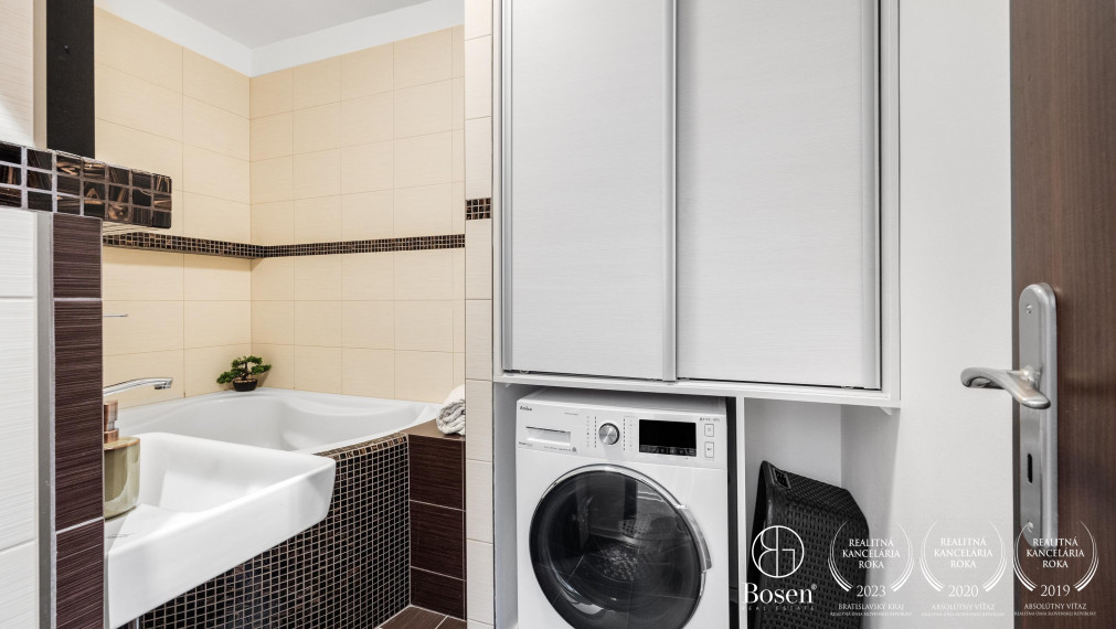 PREDANÉ - BOSEN | Zrekonštruovaný 4 izbový byt s loggiou, 85 m2, Petržalka