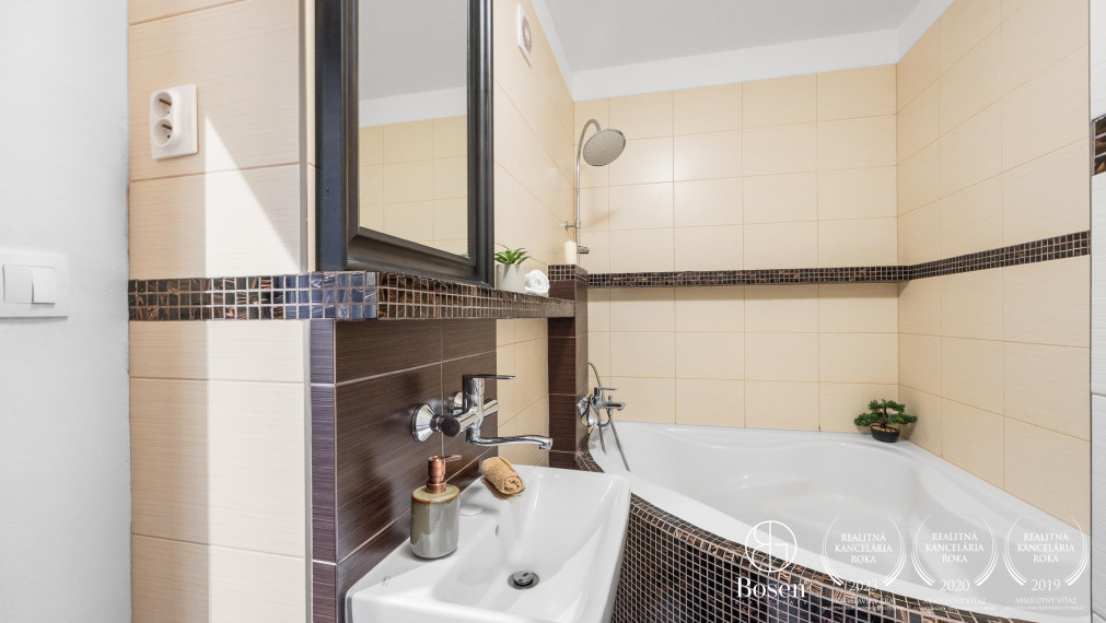 PREDANÉ - BOSEN | Zrekonštruovaný 4 izbový byt s loggiou, 85 m2, Petržalka