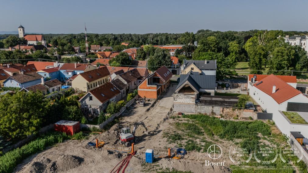 BOSEN | Na predaj:  Pozemok určený na stavbu RD,  Rusovce
