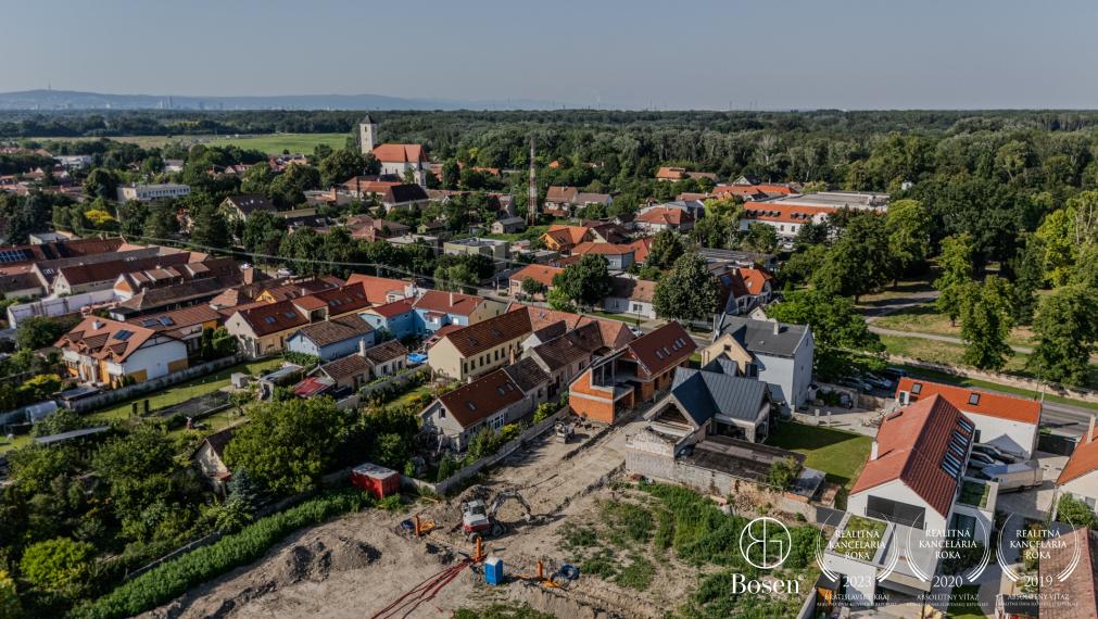 BOSEN | Na predaj:  Pozemok určený na stavbu RD,  Rusovce