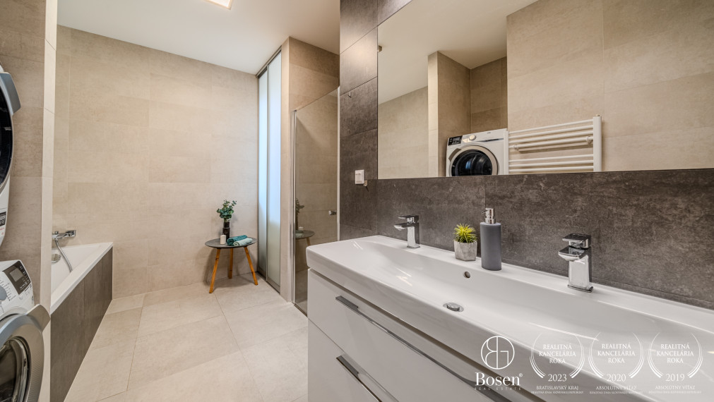 PREDANÉ - BOSEN |  4 izbový rodinný dom, s dvojgarážou, terasou a upravenou záhradou, Hurbanova Ves