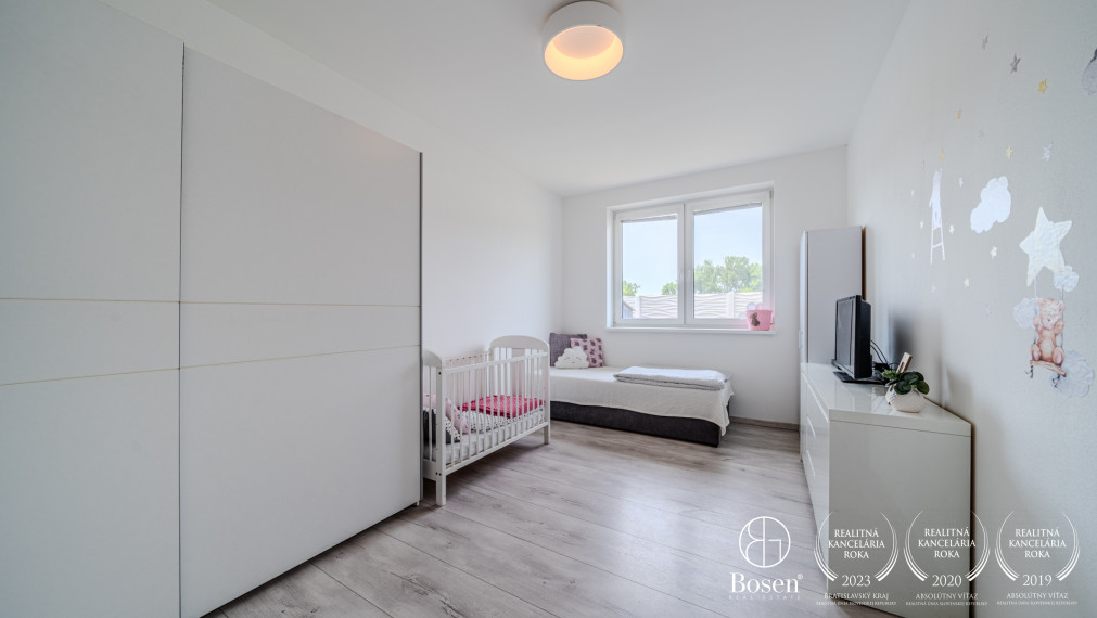 PREDANÉ - BOSEN |  4 izbový rodinný dom, s dvojgarážou, terasou a upravenou záhradou, Hurbanova Ves