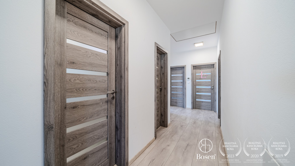 PREDANÉ - BOSEN |  4 izbový rodinný dom, s dvojgarážou, terasou a upravenou záhradou, Hurbanova Ves