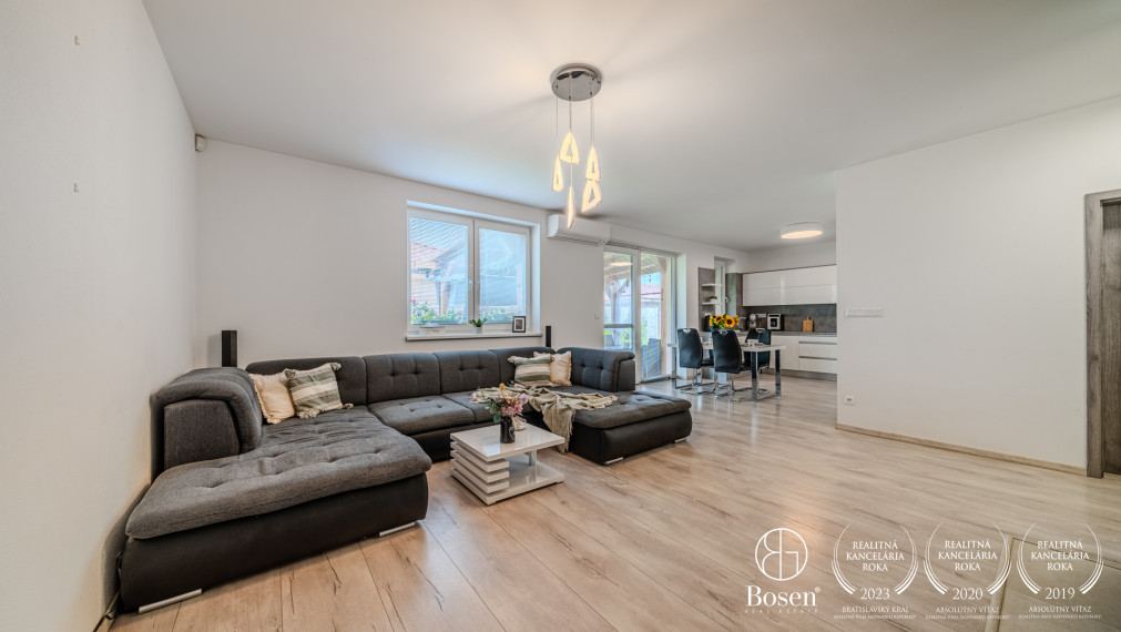 PREDANÉ - BOSEN |  4 izbový rodinný dom, s dvojgarážou, terasou a upravenou záhradou, Hurbanova Ves