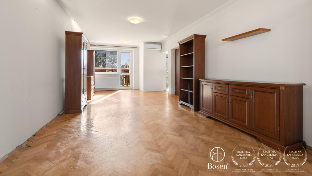 Pokojné rodinné bývanie v priestrannom dome s bazénom