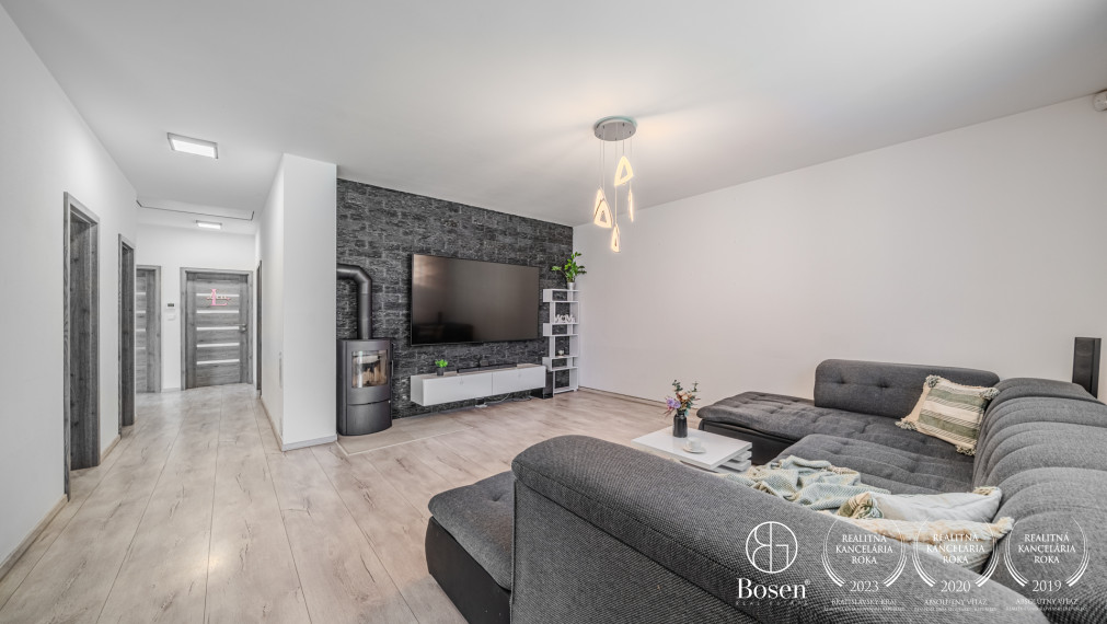 PREDANÉ - BOSEN |  4 izbový rodinný dom, s dvojgarážou, Hurbanova Ves