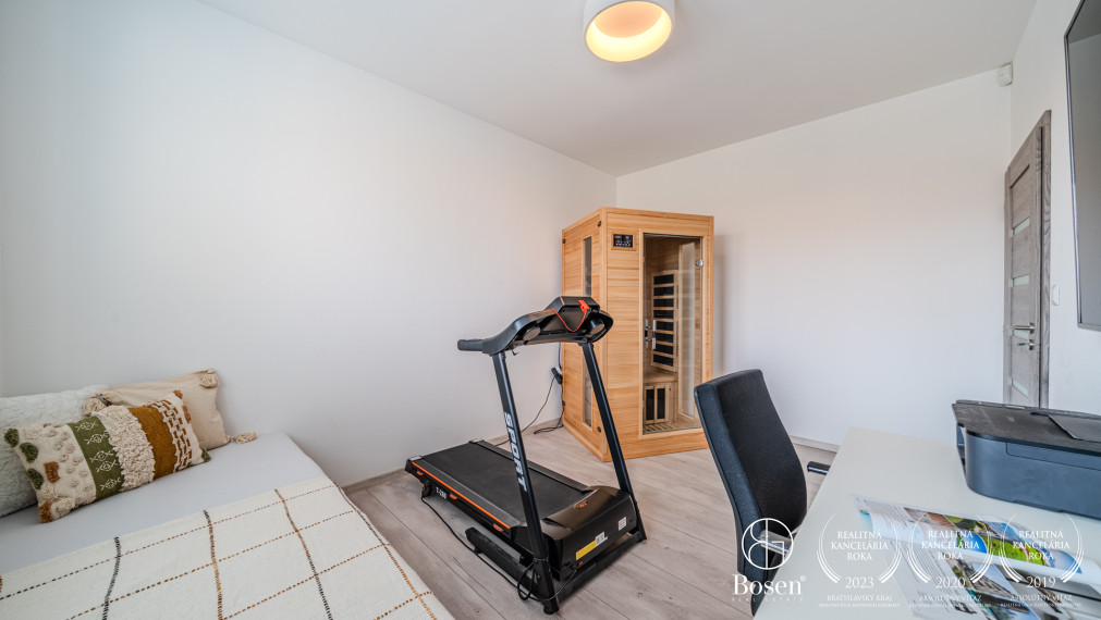 PREDANÉ - BOSEN |  4 izbový rodinný dom, s dvojgarážou, Hurbanova Ves