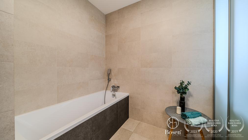 PREDANÉ - BOSEN |  4 izbový rodinný dom, s dvojgarážou, Hurbanova Ves