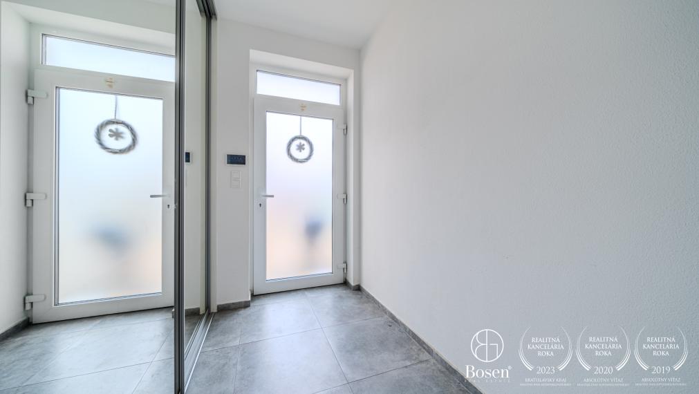 PREDANÉ - BOSEN |  4 izbový rodinný dom, s dvojgarážou, Hurbanova Ves