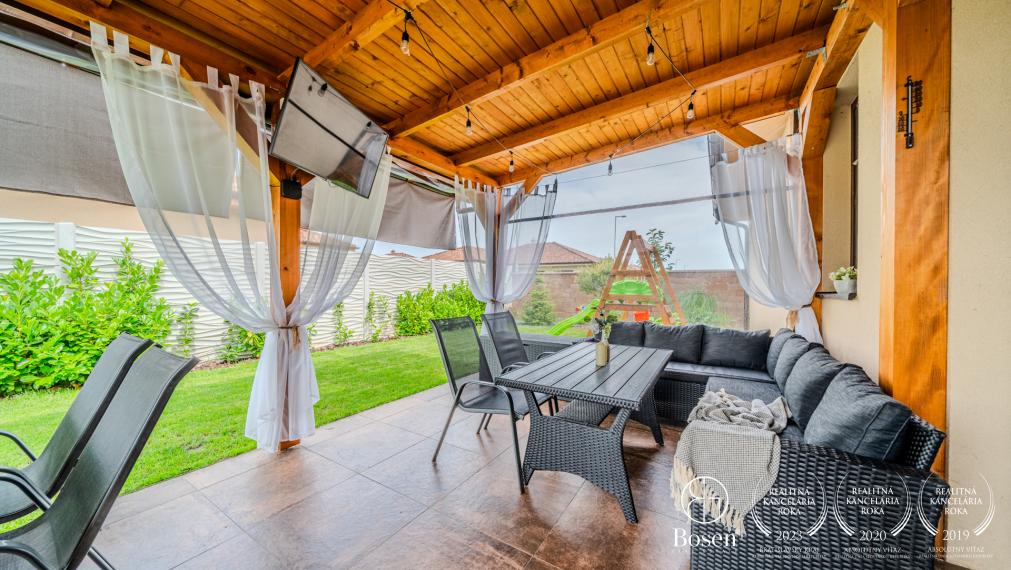 PREDANÉ - BOSEN |  4 izbový rodinný dom, s dvojgarážou, Hurbanova Ves