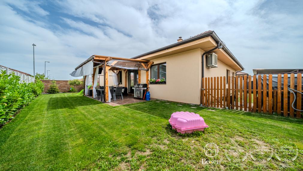 PREDANÉ - BOSEN |  4 izbový rodinný dom, s dvojgarážou, Hurbanova Ves