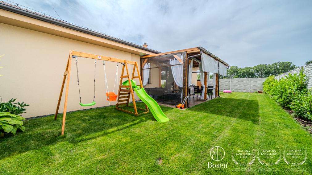 PREDANÉ - BOSEN |  4 izbový rodinný dom, s dvojgarážou, Hurbanova Ves