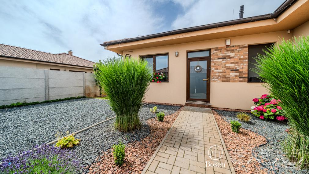 PREDANÉ - BOSEN |  4 izbový rodinný dom, s dvojgarážou, Hurbanova Ves