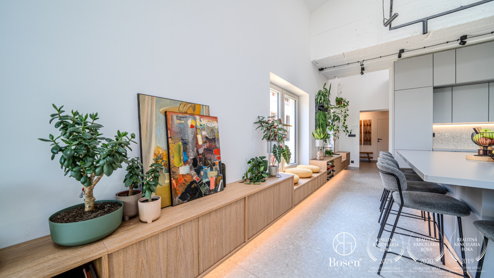 BOSEN | Dvojpodlažný rodinný dom v centre s výhľadom na Karpaty, Svätý Jur, Prostredná, 191 m2