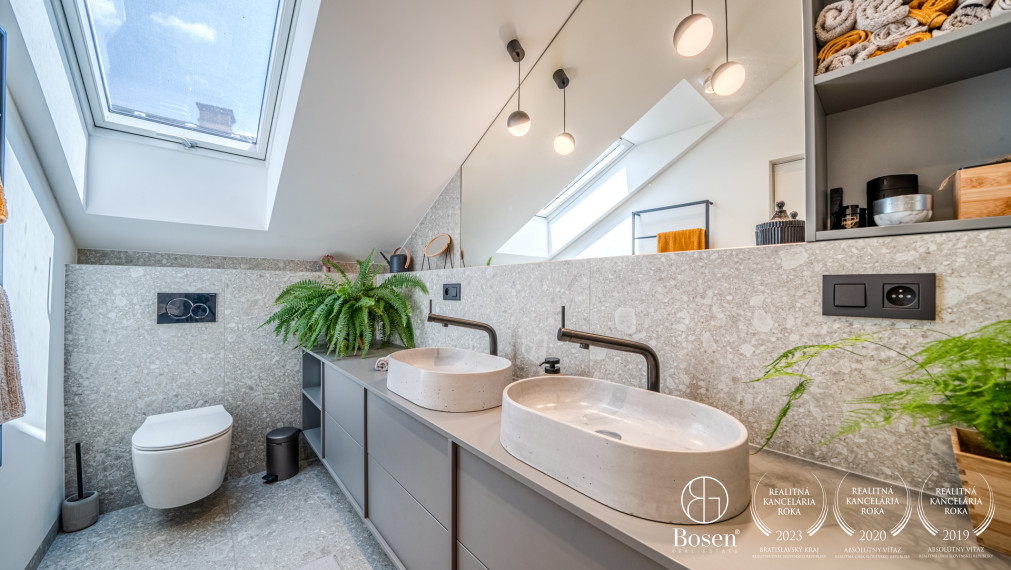 BOSEN | Dvojpodlažný rodinný dom v centre s výhľadom na Karpaty, Svätý Jur, Prostredná, 191 m2