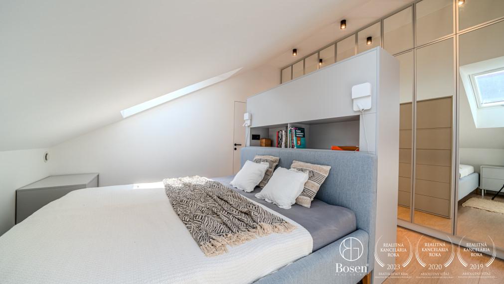 BOSEN | Dvojpodlažný rodinný dom v centre s výhľadom na Karpaty, Svätý Jur, Prostredná, 191 m2