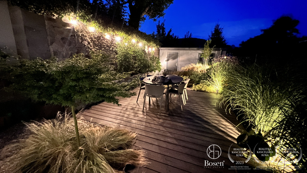 BOSEN | Dvojpodlažný rodinný dom v centre s výhľadom na Karpaty, Svätý Jur, Prostredná, 191 m2