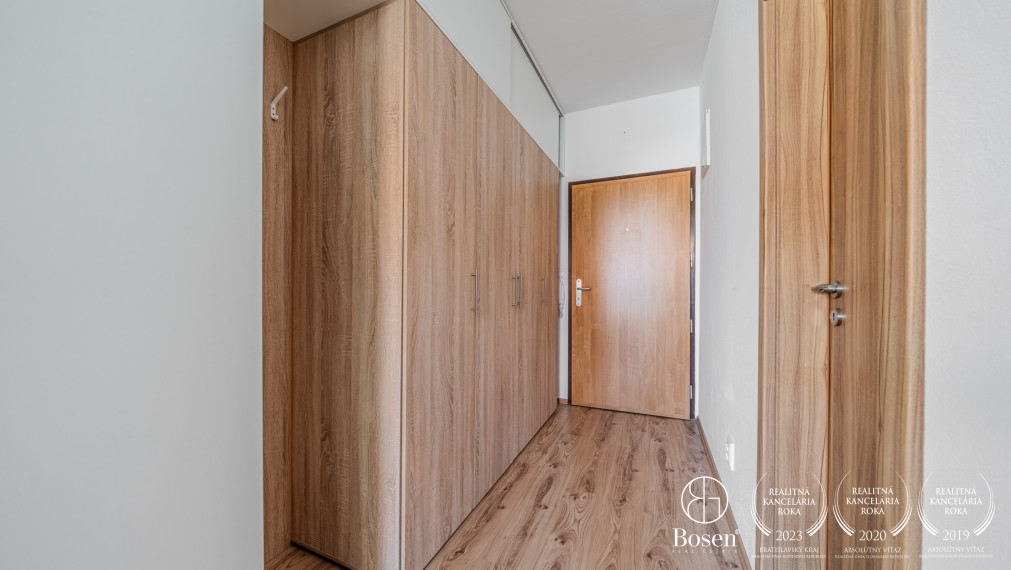 BOSEN | Prenájom 1-izbový byt s parkovacím statím