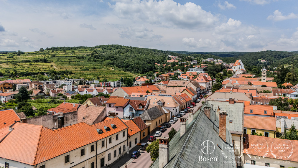 BOSEN | Dvojpodlažný rodinný dom v centre s výhľadom na Karpaty, Svätý Jur, Prostredná, 191 m2