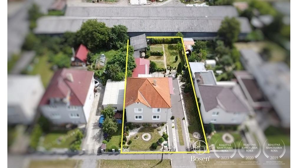 BOSEN | Rezervované, poschodový rodinný dom, Fiľakovo, 800m2
