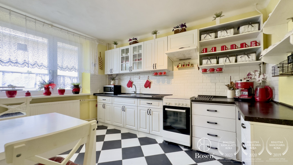 BOSEN | Rezervované, poschodový rodinný dom, Fiľakovo, 800m2