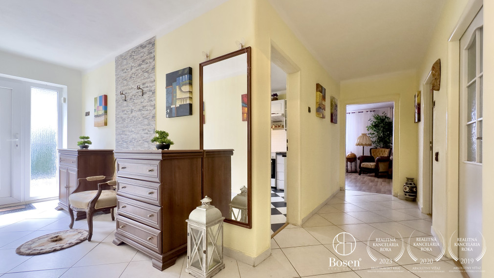 BOSEN | Rezervované, poschodový rodinný dom, Fiľakovo, 800m2