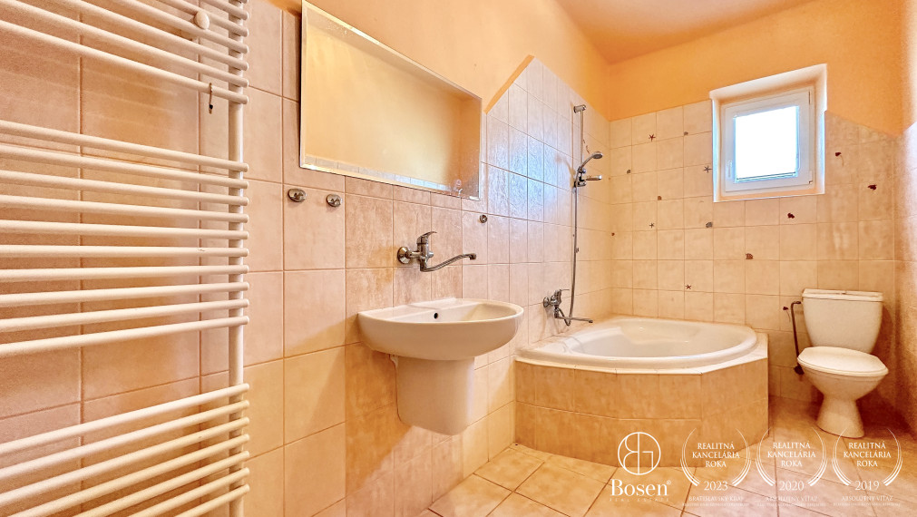 BOSEN | Rezervované, poschodový rodinný dom, Fiľakovo, 800m2