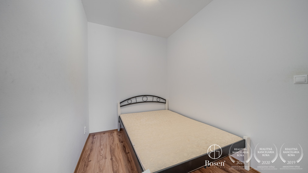 BOSEN | Prenájom 1-izbový byt s parkovacím statím   v garáži Slovenský Grob