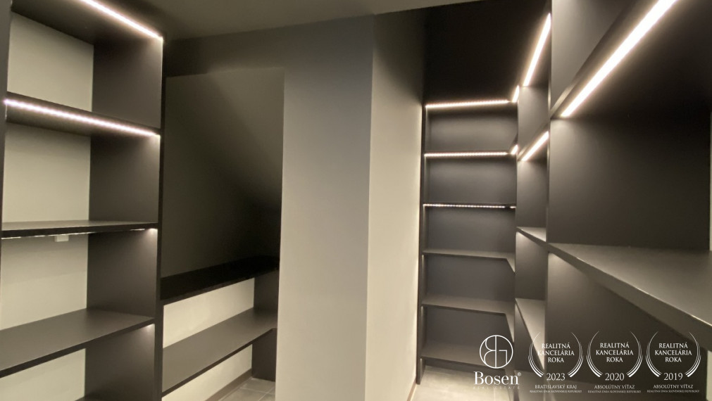 PREDANÉ - BOSEN | 4 izbový rodinný dom pri hrádzi, Hamuliakovo