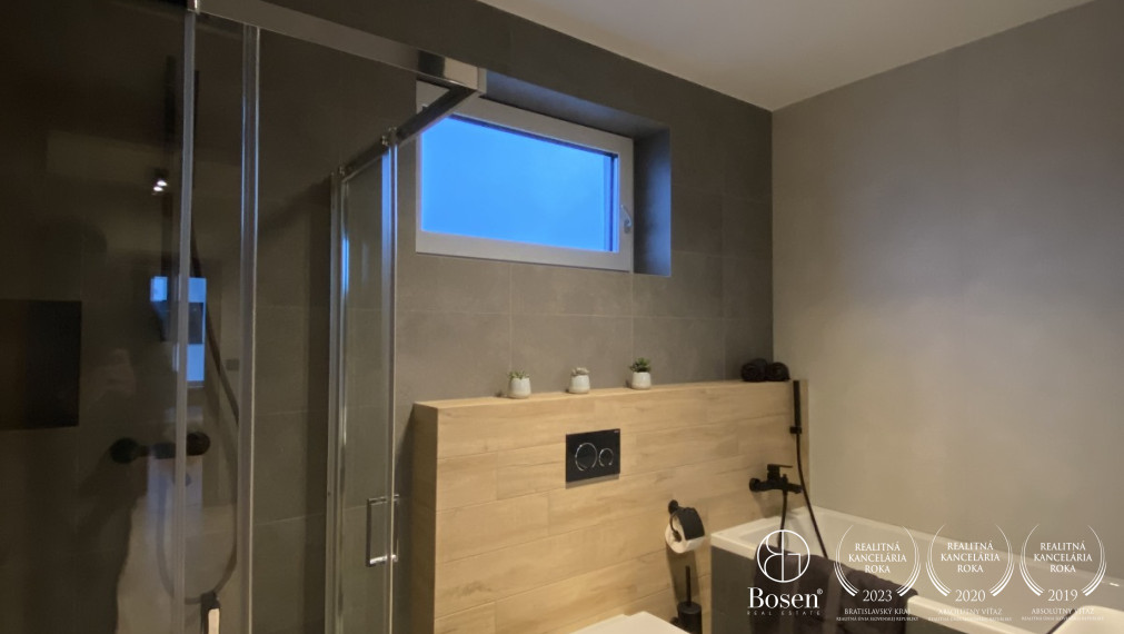 PREDANÉ - BOSEN | 4 izbový rodinný dom pri hrádzi, Hamuliakovo