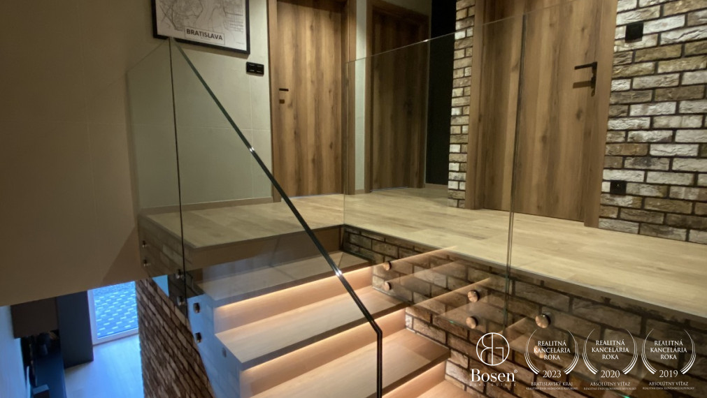 PREDANÉ - BOSEN | 4 izbový rodinný dom pri hrádzi, Hamuliakovo