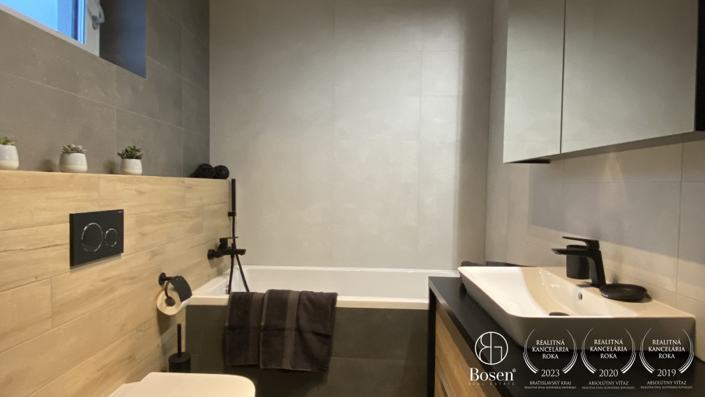 PREDANÉ - BOSEN | 4 izbový rodinný dom pri hrádzi, Hamuliakovo