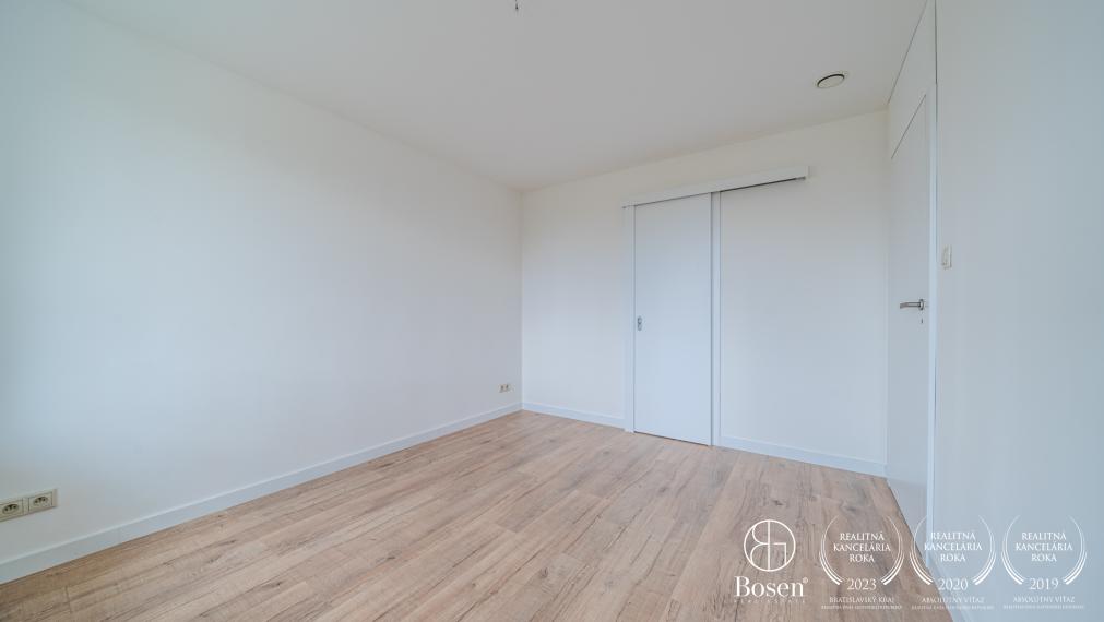 REZERVOVANÝ - BOSEN | 4 izbový rodinný dom, Kuchyňa, 1000 m2