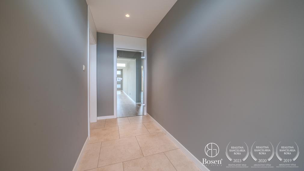 REZERVOVANÝ - BOSEN | 4 izbový rodinný dom, Kuchyňa, 1000 m2